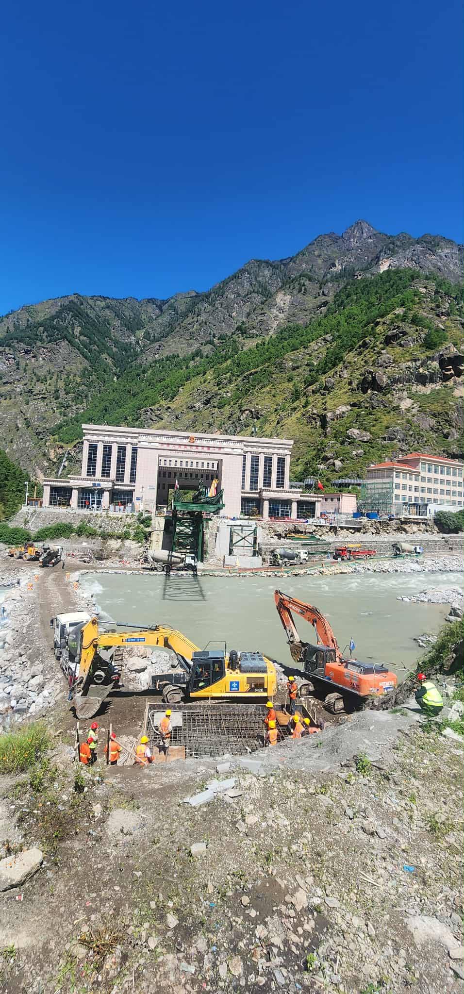 रसुवागढी नाकामा बेलीबृज निर्माण तीव्र