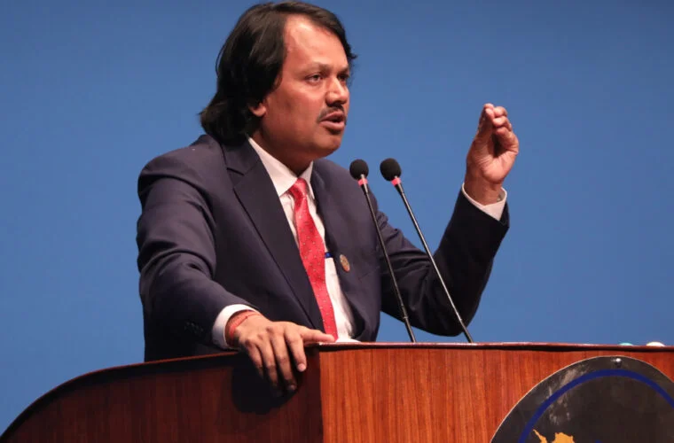 सीके राउतलाई २४ घण्टाभित्र आफ्नो पद छाड्न पार्टीका नेताहरुको अल्टिमेटम