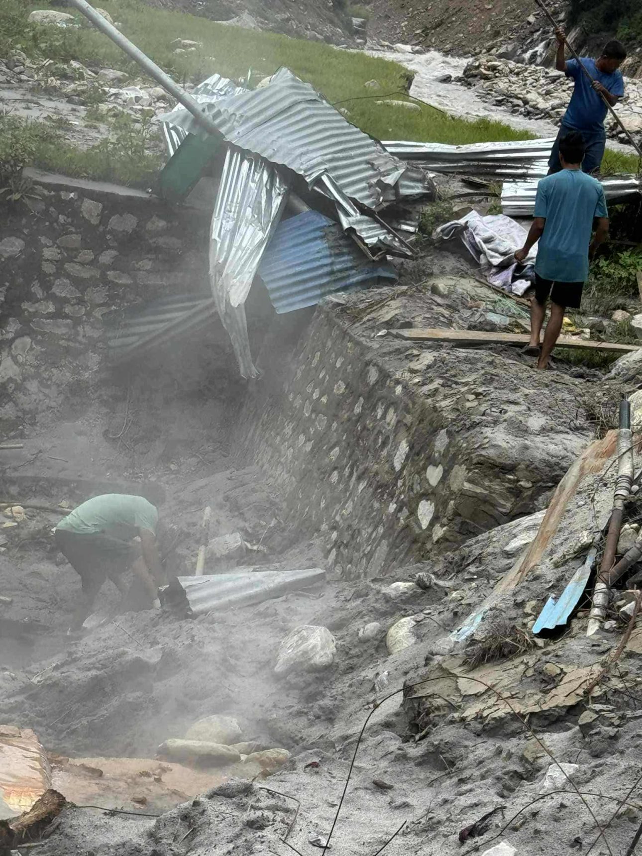 बढीले बगाए पछि तातोपानी निमार्ण गरिँदै