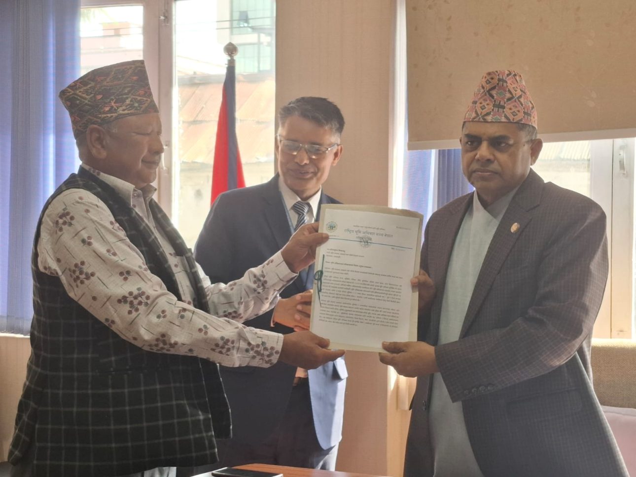 अन्तरिम सरकारलाई भूमि अधिकार मञ्चद्वारा ११ बुँदे मागपत्र पेश