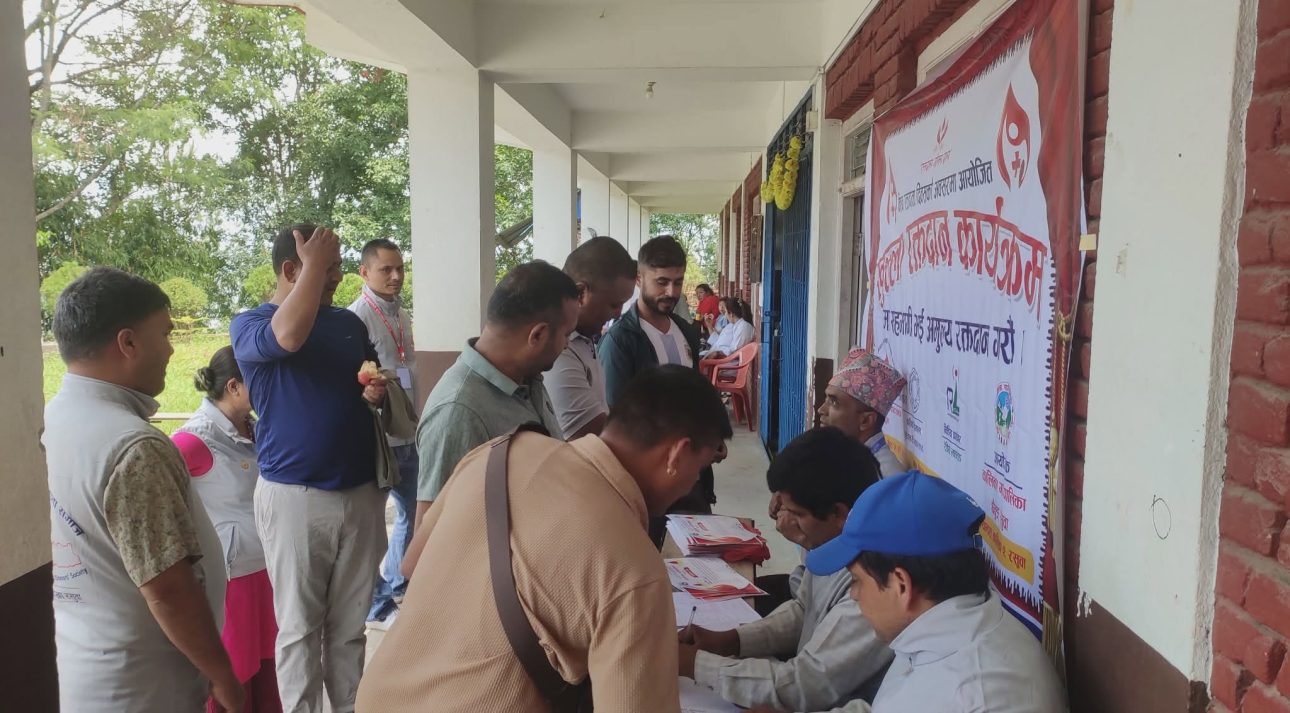 विश्व रक्तदाता दिवसको अवसरमा कालिकामा ८२ जनाले गरे रक्तदान