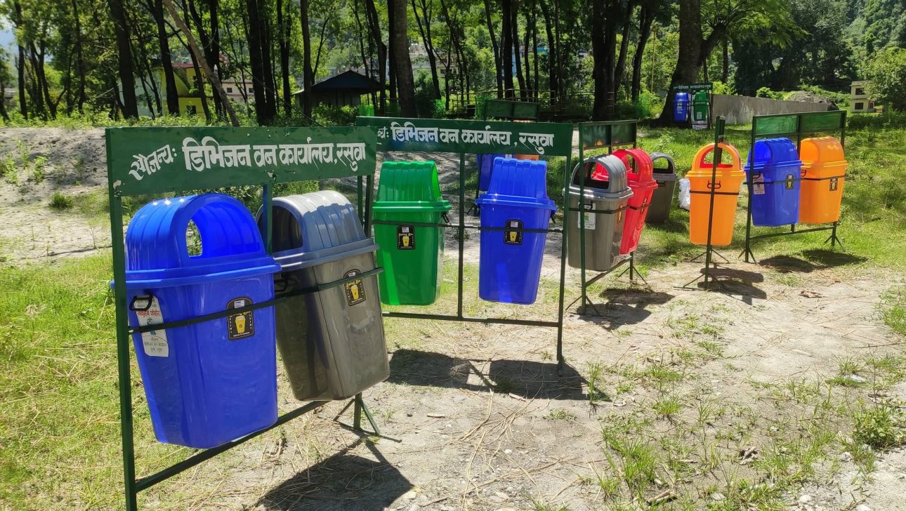 पवित्र धार्मिकस्थल उत्तरगयाधाममा डस्टबिन राख्ने काम सम्पन्न